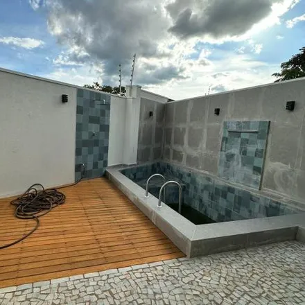 Buy this 3 bed house on Avenida Vereador Carlito Cordeiro in Granada, Uberlândia - MG