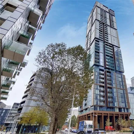 Rent this 3 bed apartment on Maine Tower in 9 Harbour Way, Canary Wharf