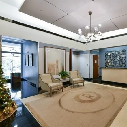 Image 5 - Ratcliffe on the Green, South College Street, Charlotte, NC 28202, USA - Condo for sale