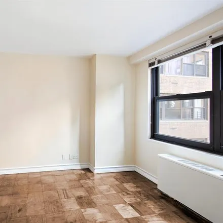 Image 4 - 305 EAST 40TH STREET 10Y in New York - Apartment for sale