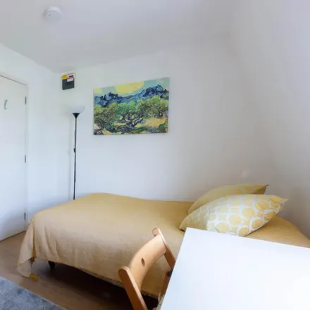 Rent this studio apartment on 50 Penywern Road in London, SW5 9AS