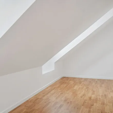 Rent this 4 bed apartment on Sallingvej 57 in 2720 Vanløse, Denmark