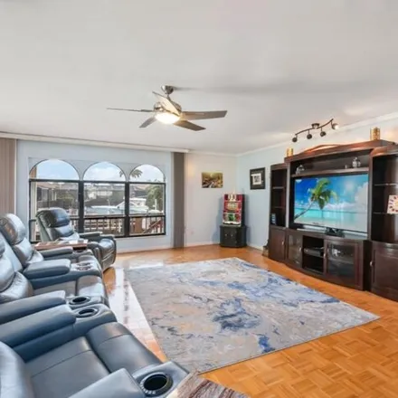Image 3 - 879 Perrine Court, Marco Island, FL 34145, USA - House for sale