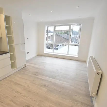 Rent this 3 bed apartment on Epsom Bathrooms in East Street, Epsom