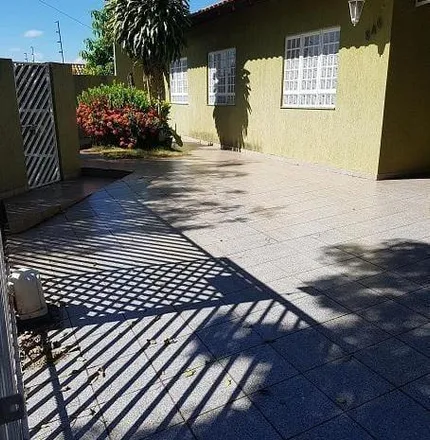 Buy this 4 bed house on Rua Sorocaba in Champagnat, Londrina - PR