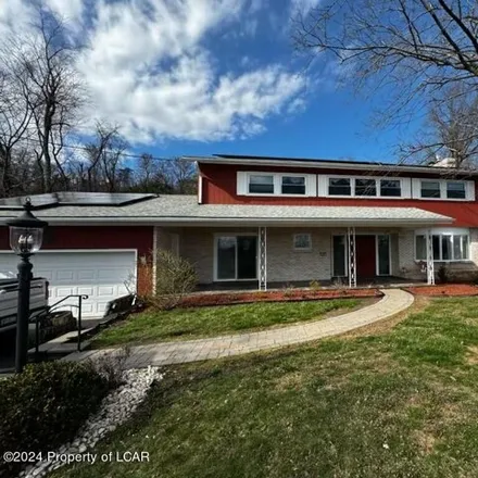 Image 3 - 679 Country Club Drive, Bloomsburg, PA 17815, USA - House for sale