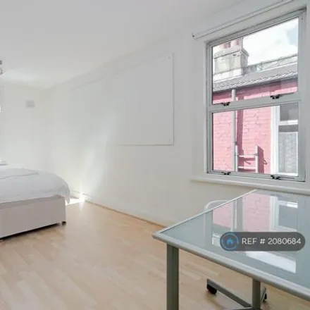 Image 5 - St. Margaret's Avenue, London, N15 3DH, United Kingdom - Townhouse for rent