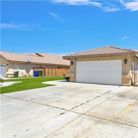 Image 2 - 18559 Laurie Lane, Adelanto, CA 92301, USA - House for sale