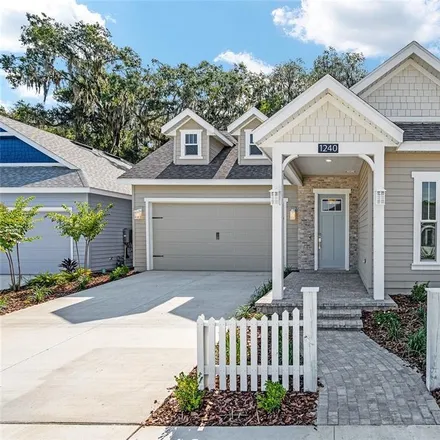 Buy this 3 bed house on 600 Southwest 13th Way in Alachua County, FL 32669