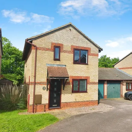 Rent this 3 bed house on Cypress Gardens in Bicester, OX26 3XT