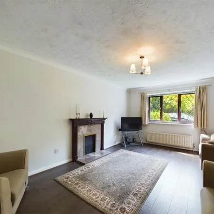 Image 3 - Heather Close, Finchampstead, RG40 4PX, United Kingdom - House for sale