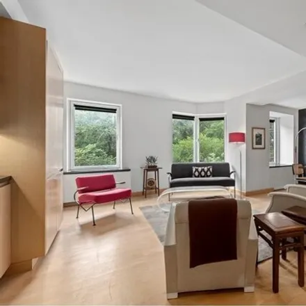 Buy this studio apartment on 870 5th Avenue in New York, NY 10065