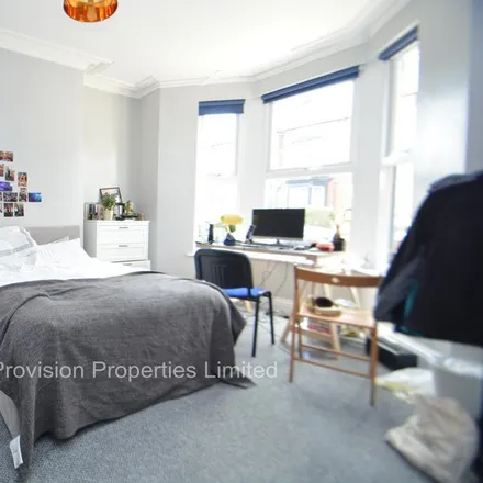 Rent this 6 bed townhouse on Cliff Mount Street in Leeds, LS6 2LG