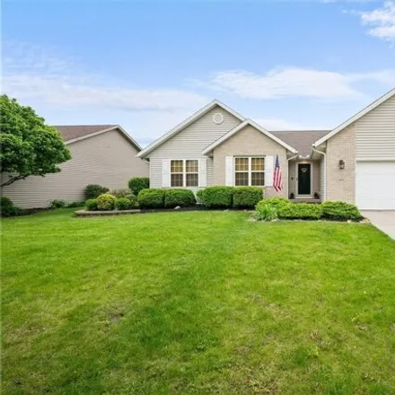 Buy this 3 bed house on 915 Country Creek Drive in Findlay, OH 45840