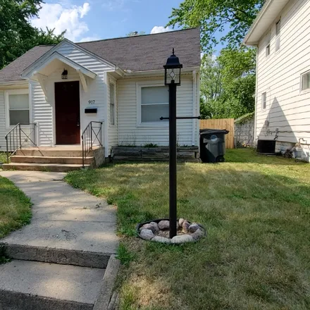 Rent this 3 bed house on 917 Altgeld St