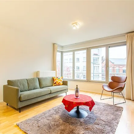 Rent this 3 bed apartment on Avenue Edouard de Thibault - Edouard de Thibaultlaan 28 in 1040 Etterbeek, Belgium