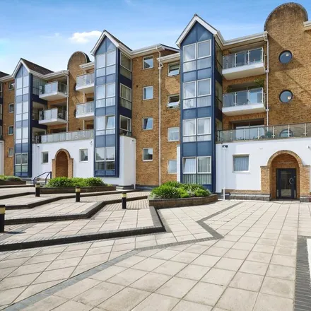 Rent this 1 bed apartment on Union Road in Cowes, PO31 7TW
