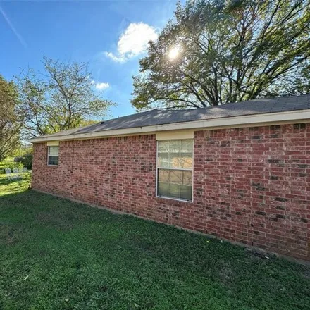 Image 3 - 443 Mineral Wells Street, Terrell, TX 75160, USA - House for sale