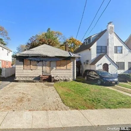 Buy this 3 bed house on 9 Elbert Place in Village of East Rockaway, NY 11518