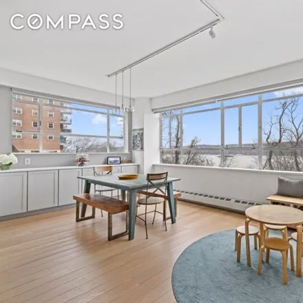 Image 3 - 2727 Palisade Avenue, New York, NY 10463, USA - Apartment for sale