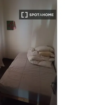 Rent this 2 bed room on Condis Express in Avinguda de la Mare de Déu de Montserrat, 161