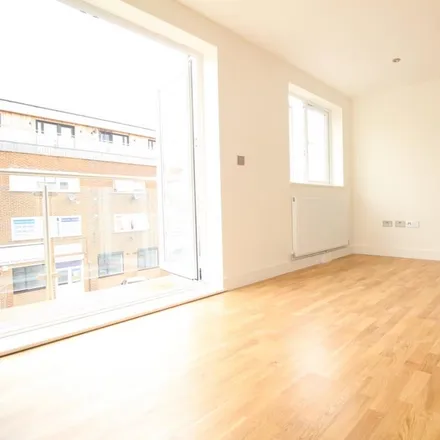 Image 2 - Kingston Road, London, KT3 3LZ, United Kingdom - Apartment for rent