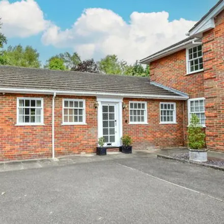 Buy this 3 bed house on Collinswood Road in Farnham Common, SL2 3LH