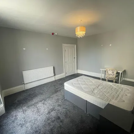 Image 5 - 10 Hill Park Crescent, Plymouth, PL4 8JW, United Kingdom - Room for rent