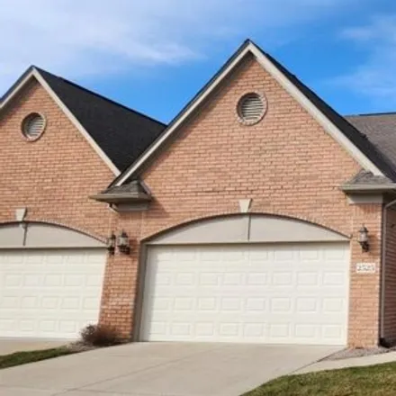 Buy this 2 bed condo on 2601 Ridgecrest Drive in Shelby Charter Township, MI 48316