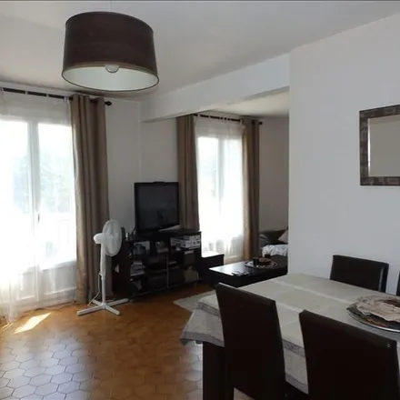 Rent this 3 bed apartment on 27 Cours Jean Jaurès in 03000 Moulins, France