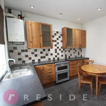 Image 3 - Crowneast Street, Rochdale, OL11 5EX, United Kingdom - Townhouse for sale