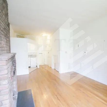 Rent this studio apartment on 424 E 77th St