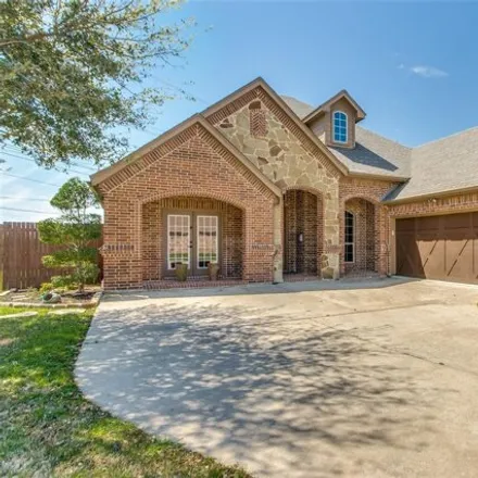 Buy this 3 bed house on 6984 Golf Green Drive in Arlington, TX 76001