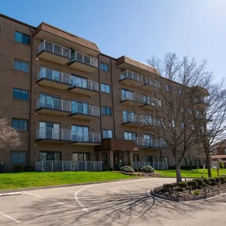 Buy this 2 bed condo on 3030 Breckenridge Lane in Louisville, KY 40220