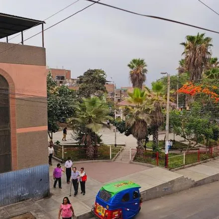 Buy this 9 bed house on Avenida Cobalto in San Juan de Lurigancho, Lima Metropolitan Area 15419