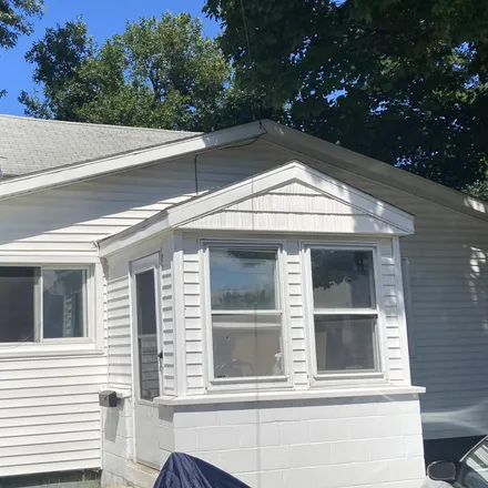 Buy this 3 bed house on 927 Maple Street in Niles, MI 49120