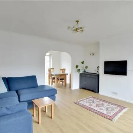 Image 5 - 22 Lenham Road, London, SE12 8QJ, United Kingdom - Townhouse for sale