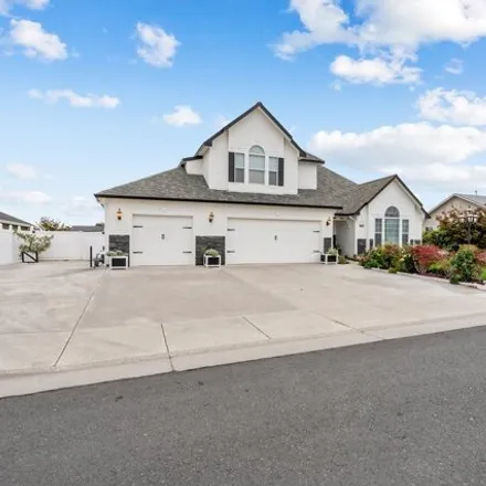 Buy this 4 bed house on 1037 Southwest 19th Court in Hermiston, OR 97838