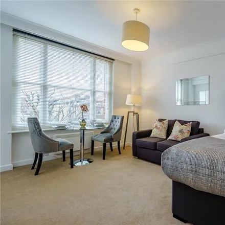 Rent this studio apartment on 39 Hill Street in London, W1J 5LX