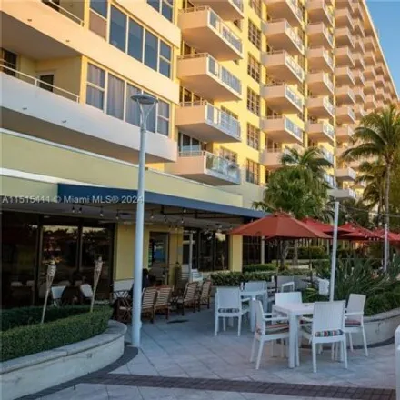 Image 4 - 5500 Block, Miami Beach, FL 33140, USA - Condo for rent