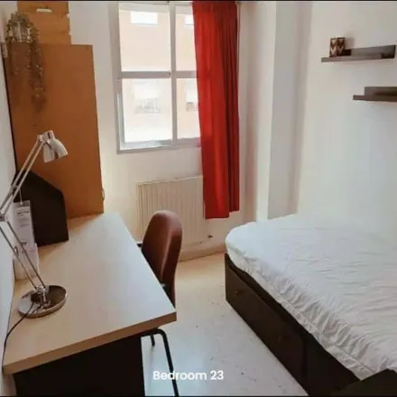 Rent this 1 bed apartment on Centro Privado de Educación Infantil in Primaria y Secundaria Sagrada Familia de Urgel, Avenida de Palomeras