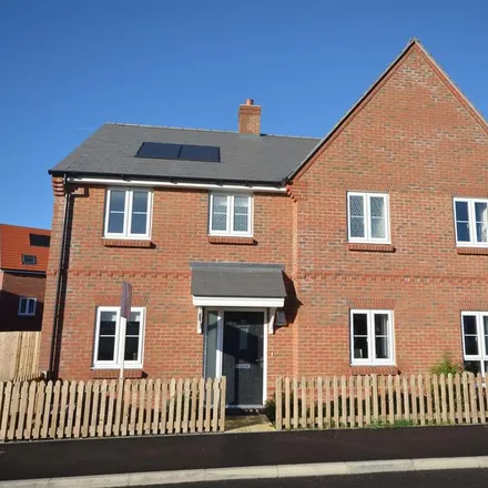 Rent this 3 bed duplex on Savernake Way in Crowdhill, SO50 7GG
