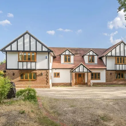 Rent this 5 bed house on The Ridgeway in Cuffley, EN6 4AX