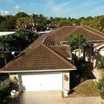 Image 2 - 2453 Northeast 13th Street, Fort Lauderdale, FL 33304, USA - House for sale