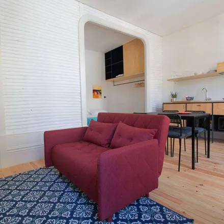 Rent this 1 bed apartment on Gelataria Neveiros in Rua do Morgado de Mateus 9, 4000-334 Porto