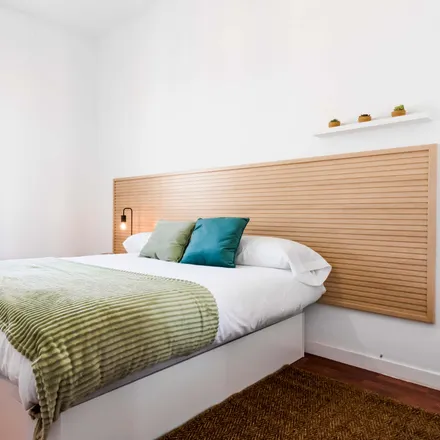 Rent this 1 bed room on Calle de Fernández de los Ríos in 25, 28015 Madrid