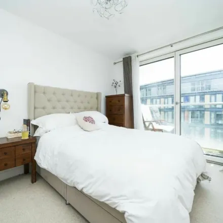 Rent this 1 bed apartment on Talisman Tower in 6 Lincoln Plaza, Millwall