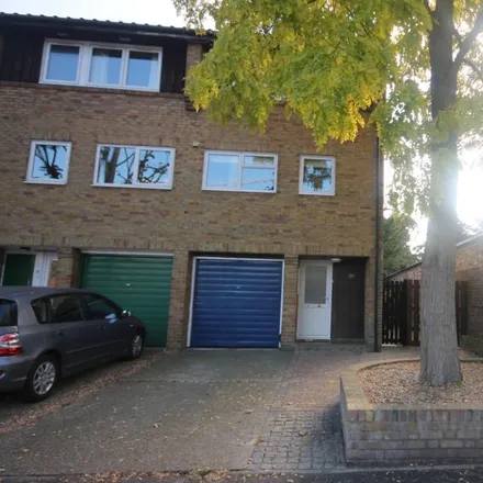 Rent this 3 bed townhouse on Blitz in 16 Station Yard, London