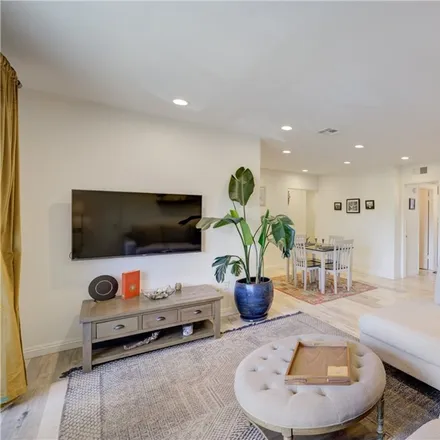 Image 6 - 5051 Coldwater Canyon Avenue, Los Angeles, CA 91423, USA - Condo for sale