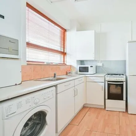 Image 3 - Paxton House, Morecambe Street, London, SE17 1DX, United Kingdom - Apartment for sale